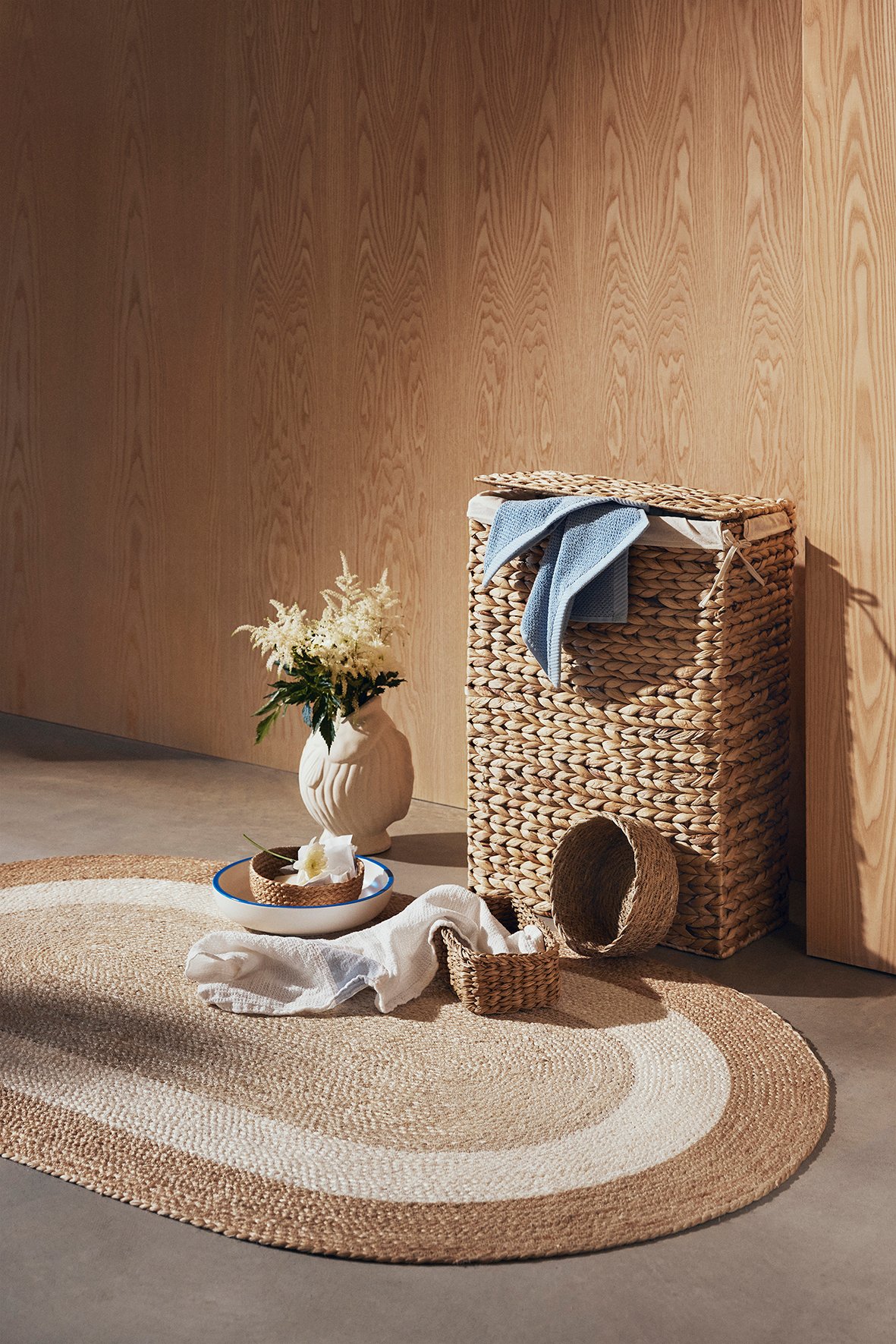 Rectangular laundry basket Lily, made of water hyacinth 