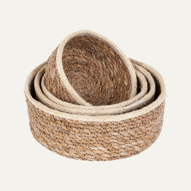 Mini basket in seagrass with white edge of jute Emil S/4