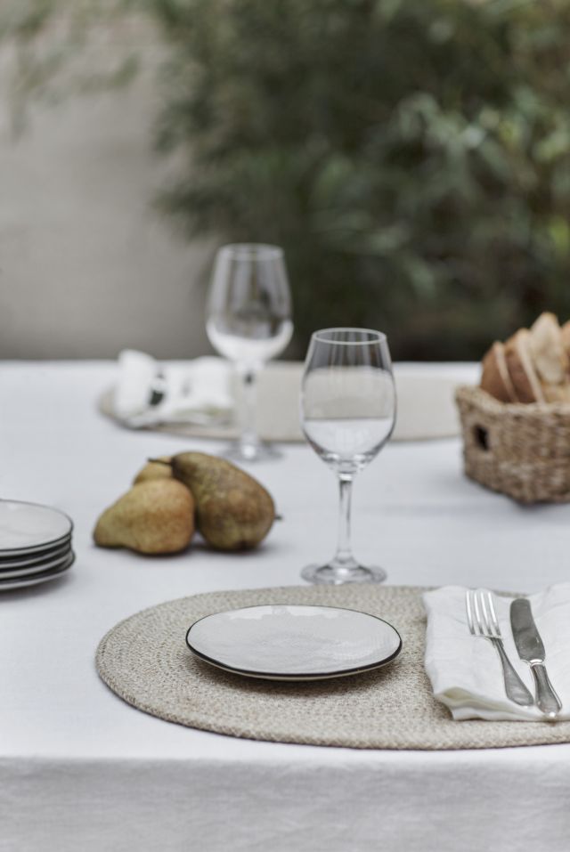 White/natural oval placemat, Ella, made of jute