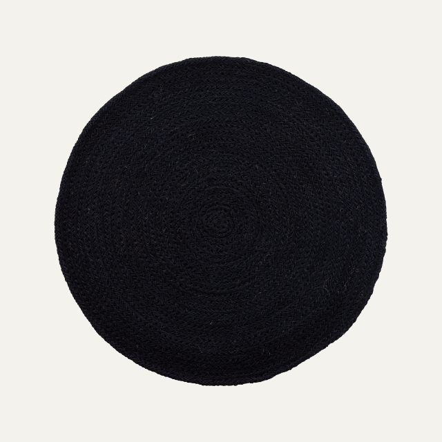 Round placemat Ella black. Made of jute.