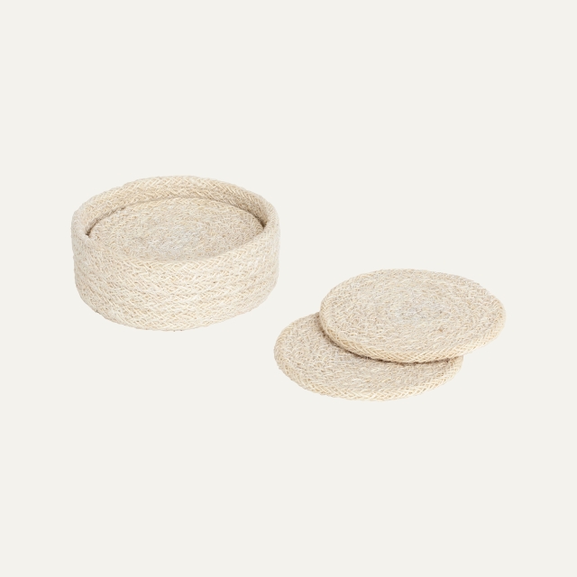 White coasters Ella, made of jute