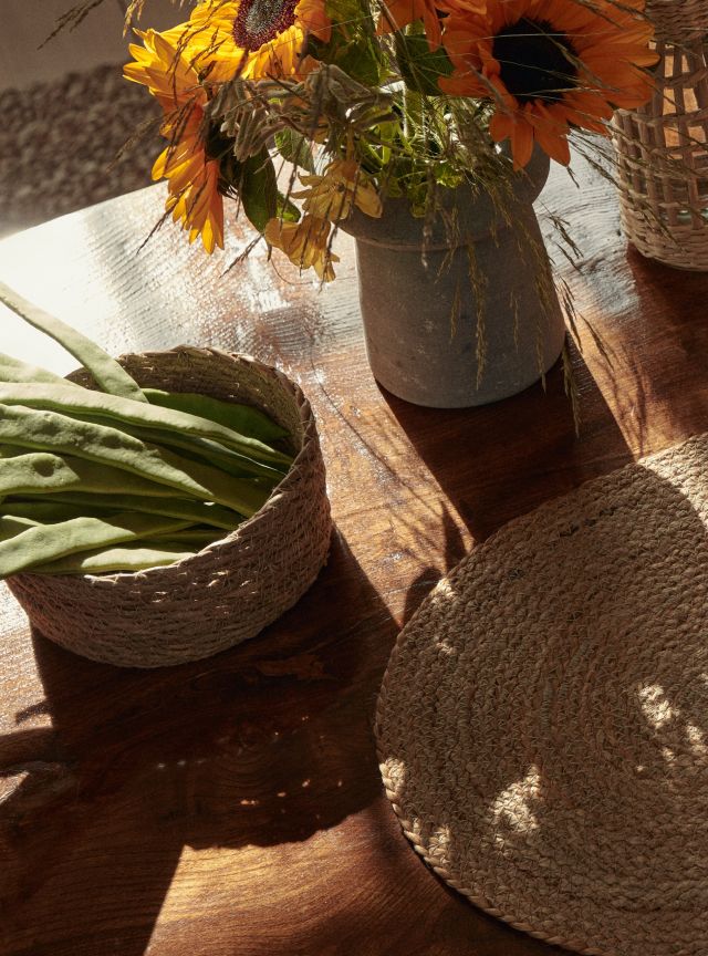 Uncolored natural oval placemat Elin, made of jute