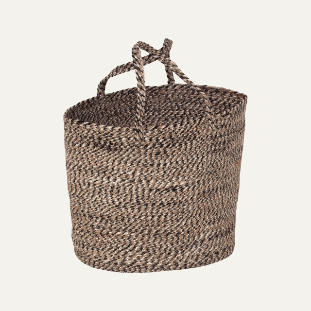 Bag of jute in mixed colours