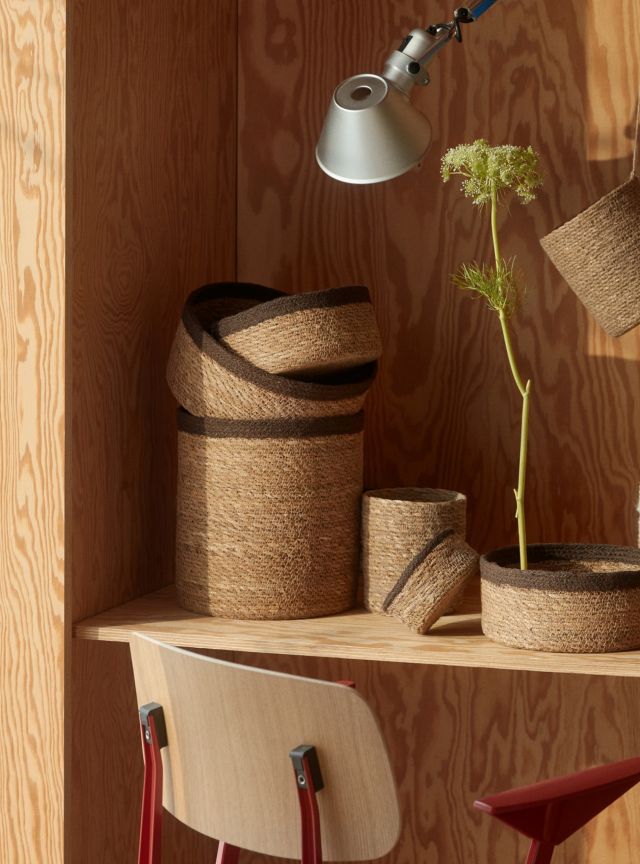 Small round basket of seagrass with brown edge of jute Emil S / 3